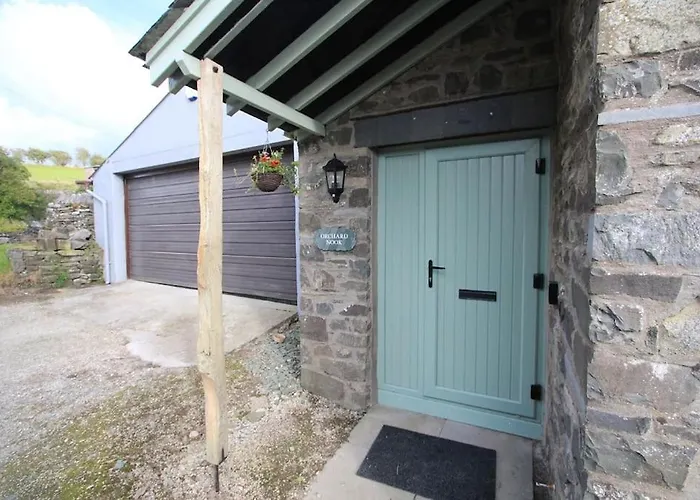 Orchard Nook - Sleeps 4, 2 Bedrooms